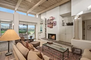 Photo #4: 5889901 Listing