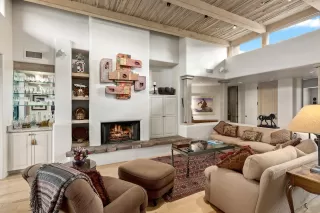 Photo #5: 5889901 Listing