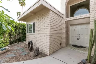 Photo #2: 5910909 Listing