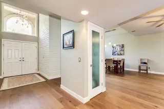 Photo #5: 5910909 Listing