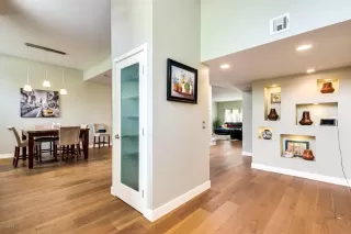 Photo #6: 5910909 Listing