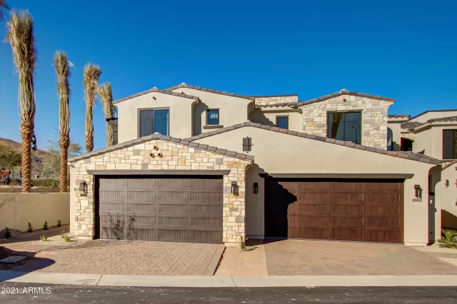 MLS: 5924290 Condo For Sale