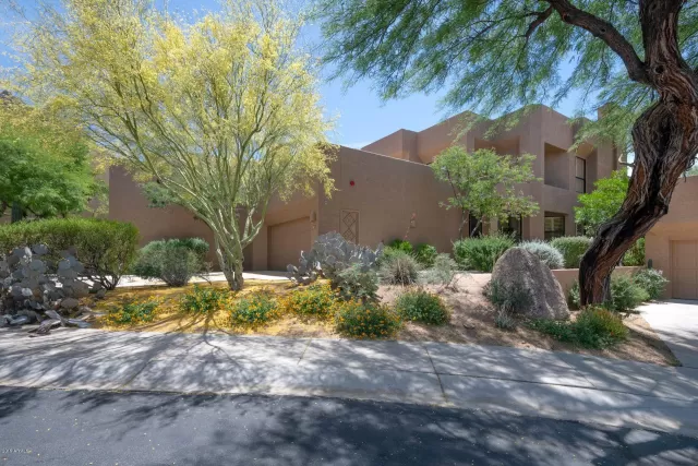 MLS: 5928064 Condo For Sale