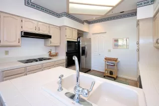 Photo #4: 5928064 Listing
