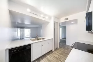 Photo #4: 5938109 Listing