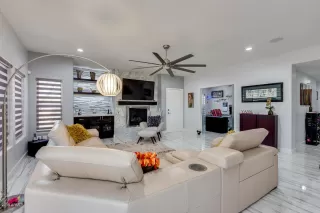 Photo #3: 5940379 Listing