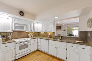 Photo #6: 5949706 Listing