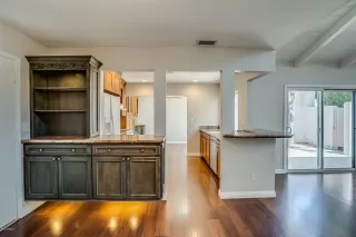 Photo #4: 5957987 Listing