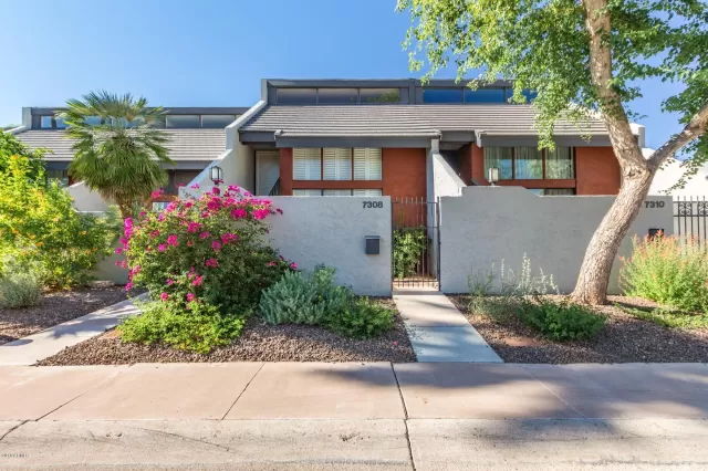 MLS: 5966263 Condo For Sale