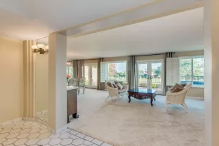 Photo #6: 5968960 Listing