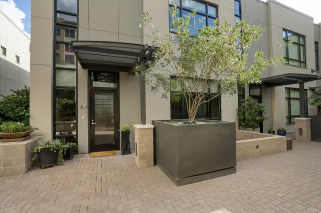 MLS: 5977073 Condo For Sale