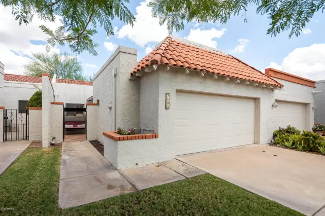 MLS: 5978352 Condo For Sale