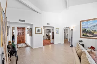 Photo #5: 5981302 Listing