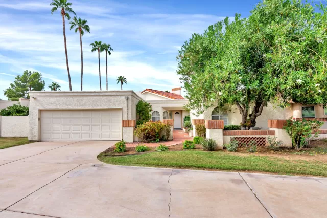 MLS: 5985686 Condo For Sale
