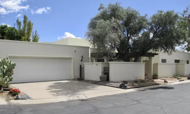 MLS: 5985703 Condo For Sale