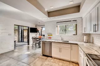 Photo #5: 5987799 Listing