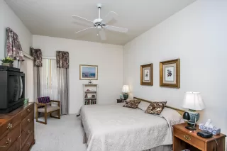 Photo #5: 5987832 Listing