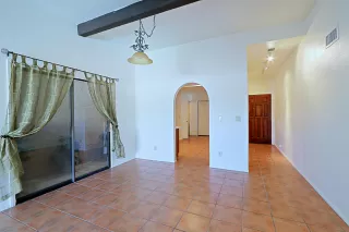 Photo #6: 5987932 Listing