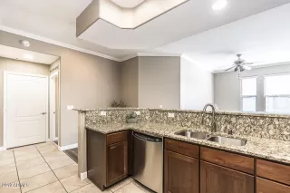 Photo #5: 5988035 Listing