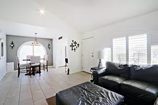 Photo #6: 5988270 Listing