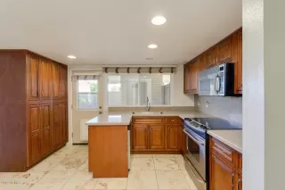 Photo #5: 5989035 Listing
