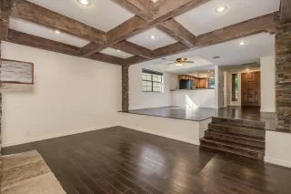Photo #5: 5993400 Listing