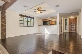 Photo #6: 5993400 Listing
