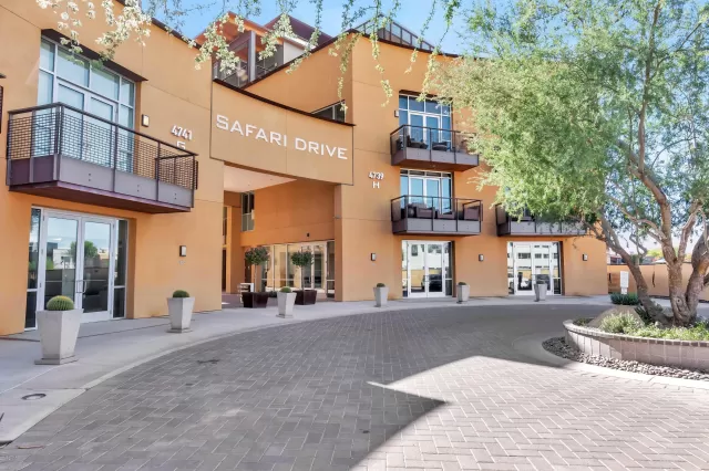 MLS: 5995890 Condo For Sale
