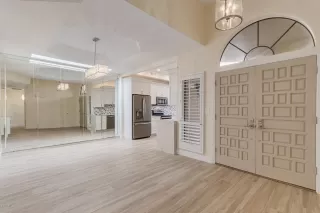 Photo #4: 5995899 Listing