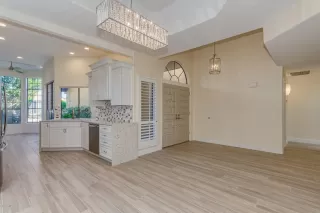 Photo #6: 5995899 Listing