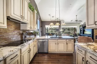 Photo #3: 5996919 Listing