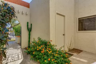 Photo #2: 5998906 Listing 