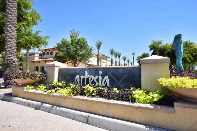 MLS: 6001553 Condo For Sale