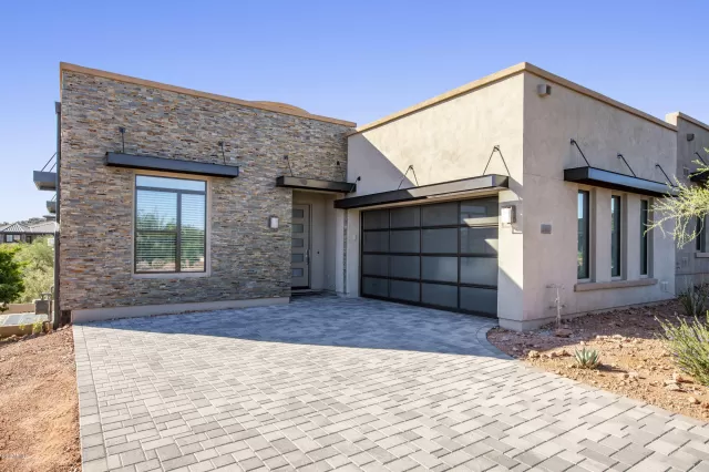 MLS: 6005500 Condo For Sale