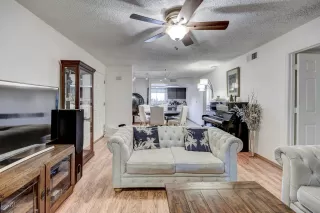 Photo #6: 6007578 Listing