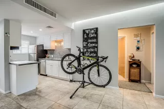 Photo #3: 6009877 Listing