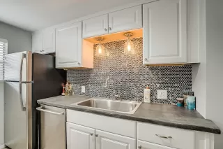 Photo #5: 6009877 Listing