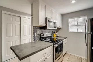 Photo #6: 6009877 Listing