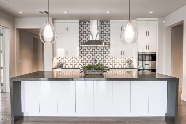 MLS: 6011033 Condo For Sale