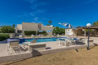 Photo #5: 6011414 Listing