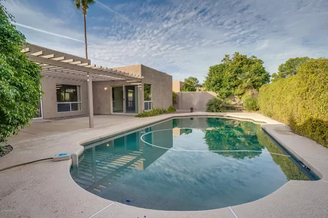 MLS: 6011498 Condo For Sale