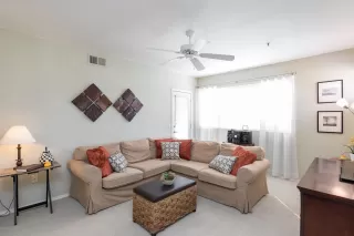 Photo #5: 6012893 Listing