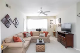 Photo #6: 6012893 Listing