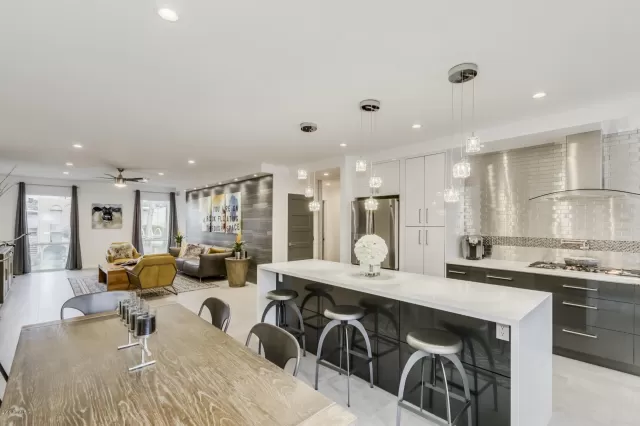 MLS: 6013709 Condo For Sale