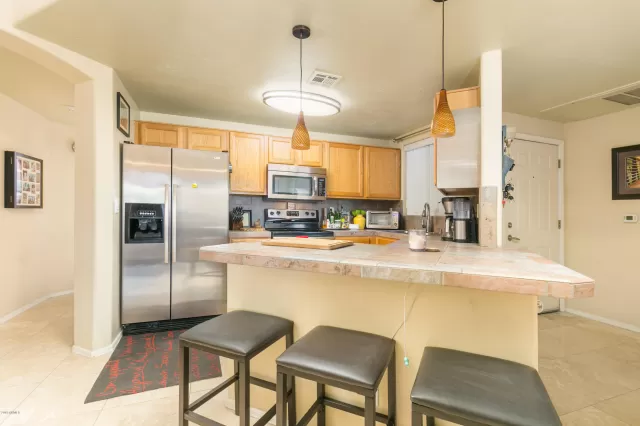 MLS: 6013813 Condo For Sale