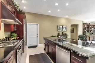 Photo #5: 6014192 Listing