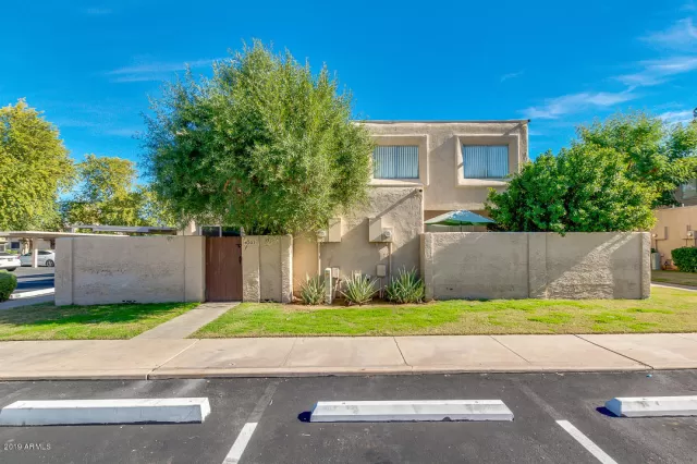 MLS: 6015014 Condo For Sale