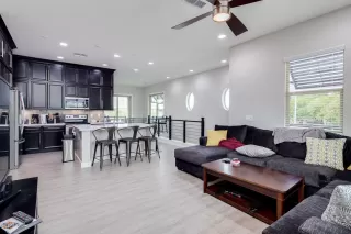 Photo #5: 6015199 Listing