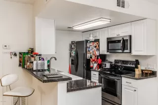 Photo #6: 6018860 Listing