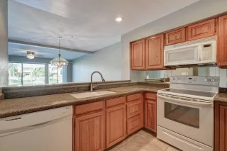 Photo #6: 6021008 Listing
